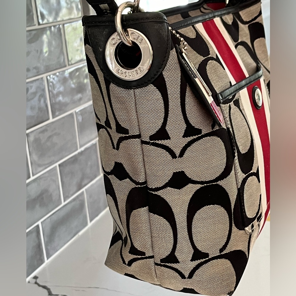 Coach Black and Red Signature Bag - Picture 4 of 16